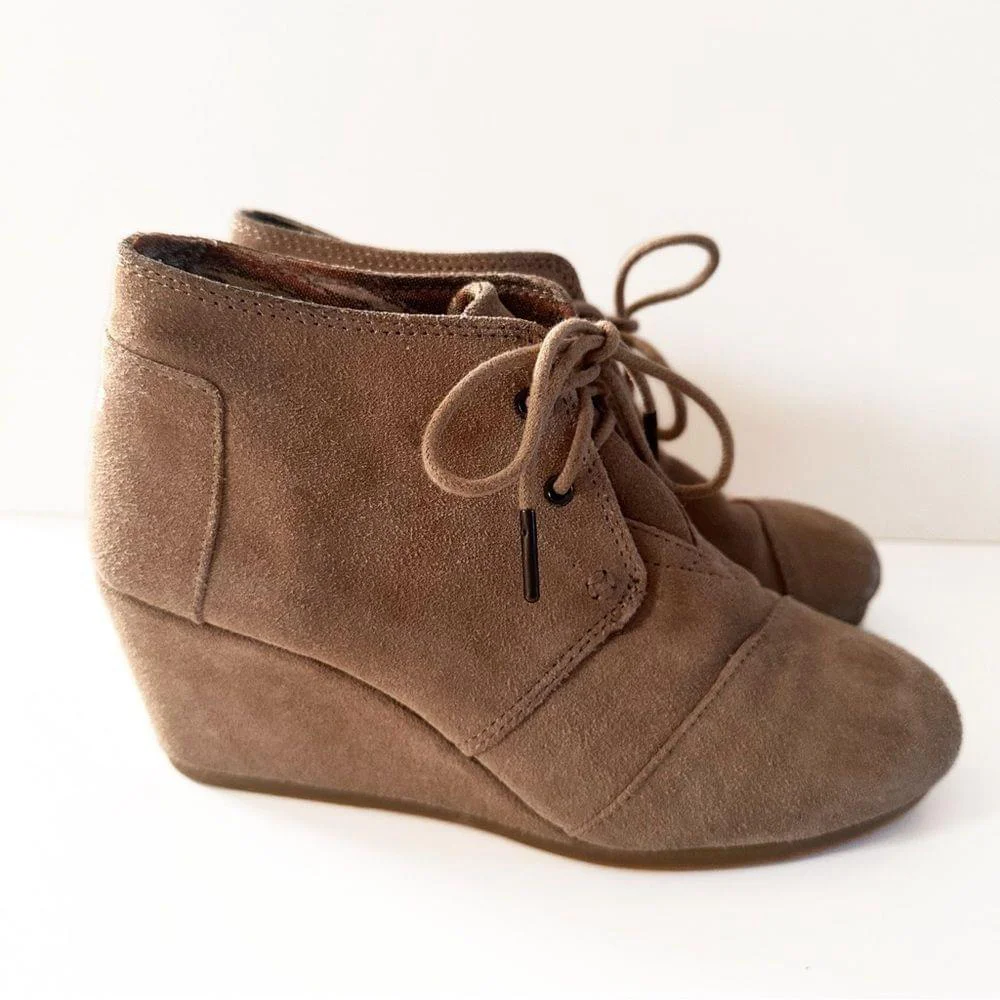 Toms Women's 7 Tan Suede Desert Wedges